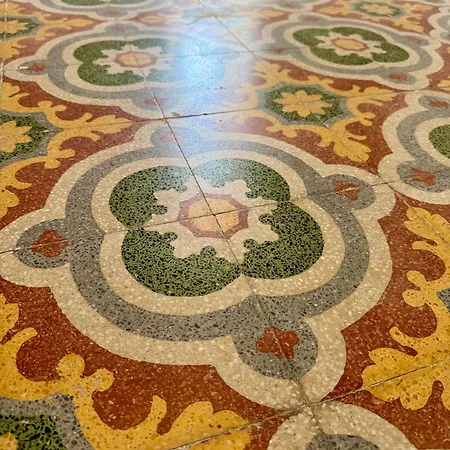 Stylish Boutique Duplex - - 2 Large Double Bedrooms With Ensuite Bathrooms