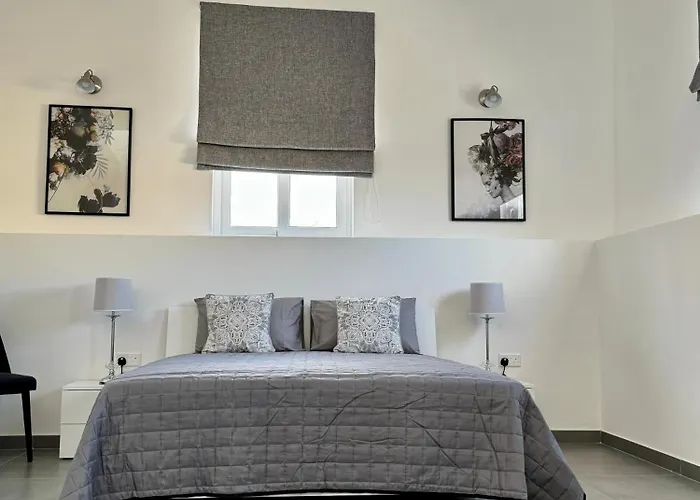 Stylish Boutique Duplex - Near Valletta! - 2 Large Double Bedrooms & Bathrooms Apartament *