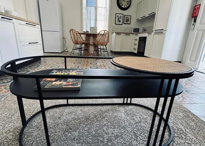 Stylish Boutique Duplex - Near Valletta! - 2 Large Double Bedrooms & Bathrooms * Msida