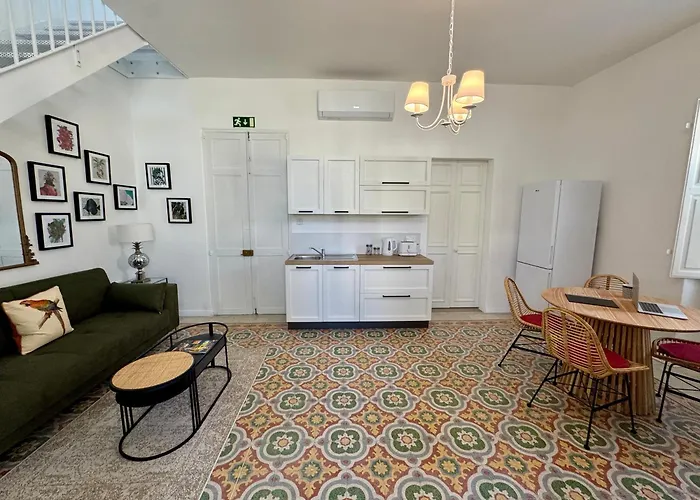 Stylish Boutique Duplex - Near Valletta! - 2 Large Double Bedrooms & Bathrooms *