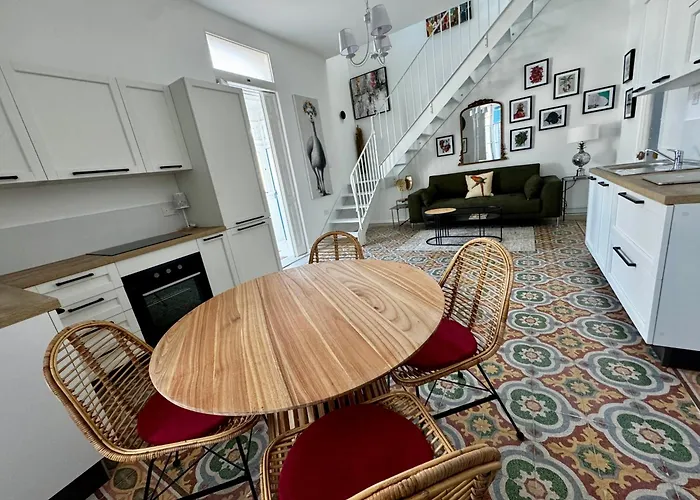 Stylish Boutique Duplex - Near Valletta! - 2 Large Double Bedrooms & Bathrooms Apartament