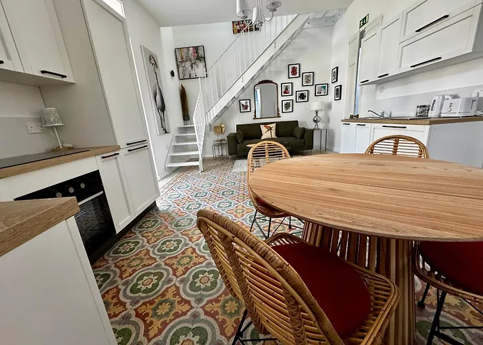 Apartament Stylish Boutique Duplex - Near Valletta! - 2 Large Double Bedrooms & Bathrooms *