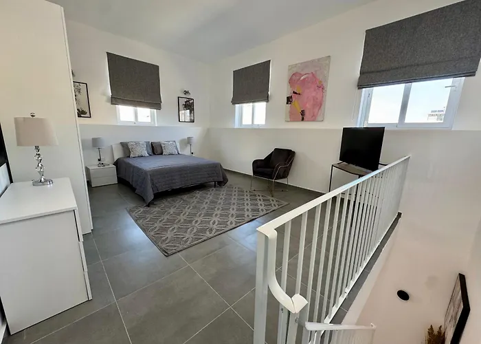 Stylish Boutique Duplex - Near Valletta! - 2 Large Double Bedrooms & Bathrooms Apartament Msida