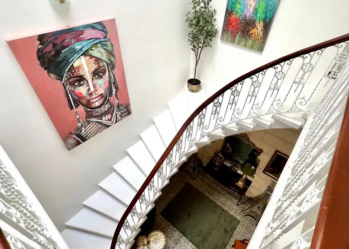 Stylish Boutique Duplex - Near Valletta! - 2 Large Double Bedrooms & Bathrooms *