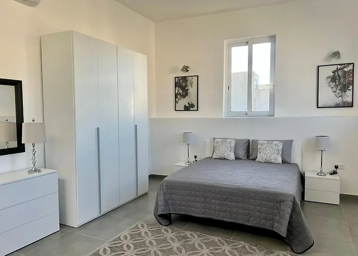 Apartament Stylish Boutique Duplex - Near Valletta! - 2 Large Double Bedrooms & Bathrooms Msida