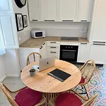 Apartment Stylish Boutique Duplex - Near Valletta! - 2 Large Double Bedrooms & Bathrooms *