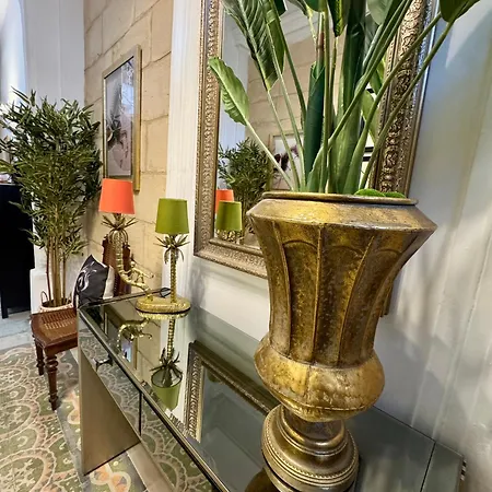 Stylish Boutique Duplex 'green' - Near Valletta! 2 Large Double En-suite Bedrooms * Msida
