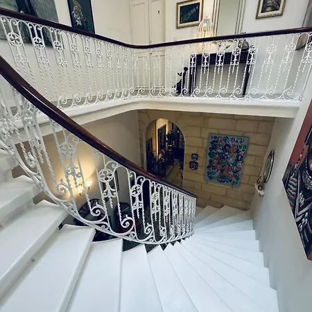 Stylish Boutique Duplex 'green' - Near Valletta! 2 Large Double En-suite Bedrooms