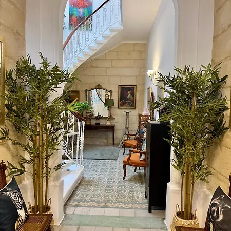 Stylish Boutique Duplex 'green' - Near Valletta! 2 Large Double En-suite Bedrooms Lägenhet