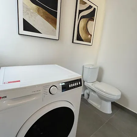 Stylish Boutique Duplex 'green' - Near Valletta! 2 Large Double En-suite Bedrooms Lägenhet *