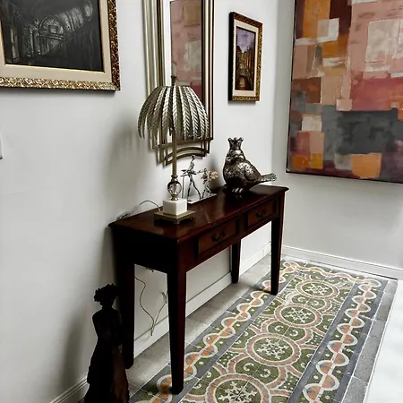 Stylish Boutique Duplex 'green' - Near Valletta! 2 Large Double En-suite Bedrooms *