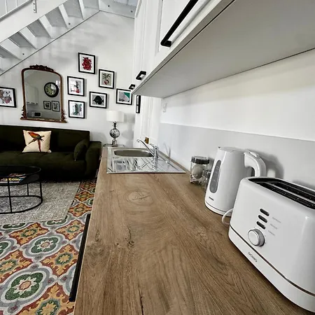 Stylish Boutique Duplex 'green' - Near Valletta! 2 Large Double En-suite Bedrooms *