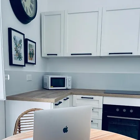 Stylish Boutique Duplex 'green' - Near Valletta! 2 Large Double En-suite Bedrooms Lägenhet *