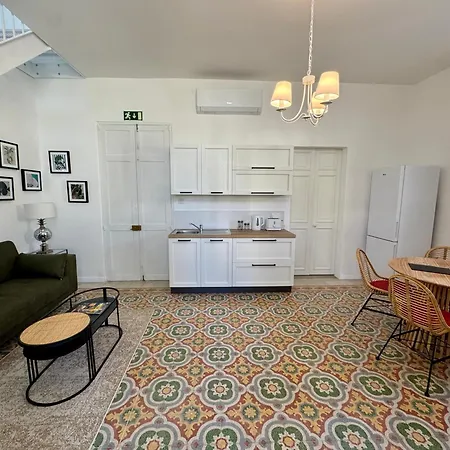 Stylish Boutique Duplex 'green' - Near Valletta! 2 Large Double En-suite Bedrooms *