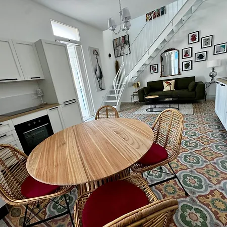 Stylish Boutique Duplex 'green' - Near Valletta! 2 Large Double En-suite Bedrooms Lägenhet
