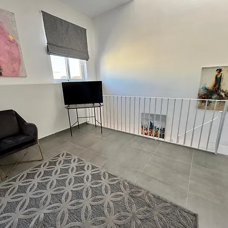 Stylish Boutique Duplex 'green' - Near Valletta! 2 Large Double En-suite Bedrooms Lägenhet *