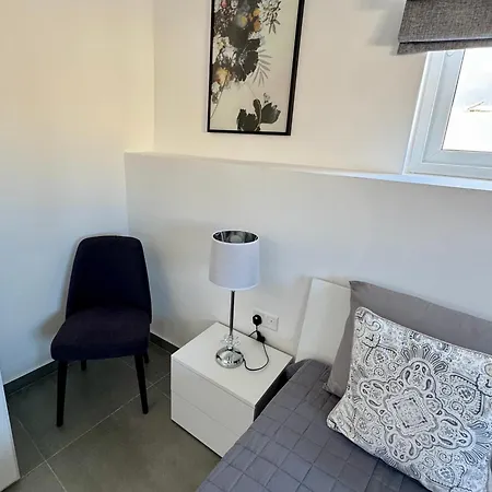 Stylish Boutique Duplex 'green' - Near Valletta! 2 Large Double En-suite Bedrooms