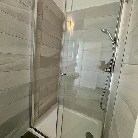 Stylish Boutique Duplex 'green' - Near Valletta! 2 Large Double En-suite Bedrooms Lägenhet