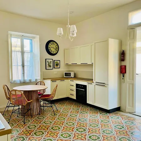 Stylish Boutique Duplex 'green' - Near Valletta! 2 Large Double En-suite Bedrooms Lägenhet Msida