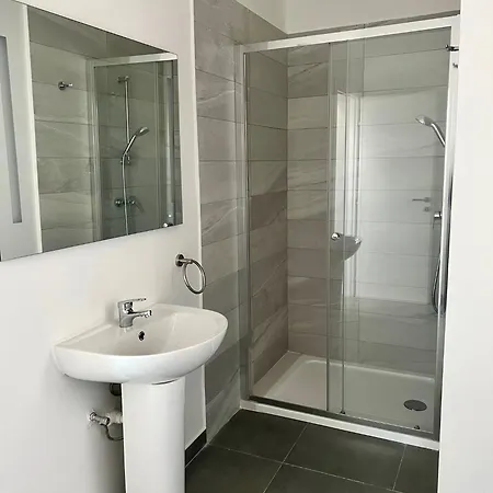 Apartment Stylish Boutique Duplex - - 2 Large Double Bedrooms With Ensuite Bathrooms