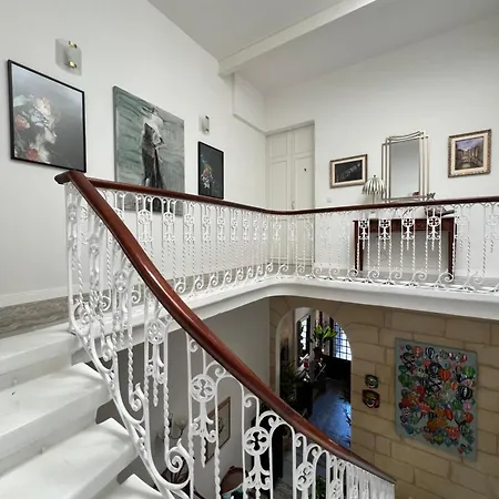 Stylish Boutique Duplex 'green' - Near Valletta! 2 Large Double En-suite Bedrooms Lägenhet *