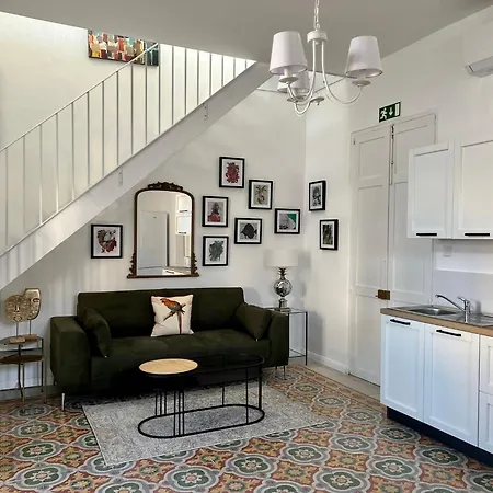 Stylish Boutique Duplex 'green' - Near Valletta! 2 Large Double En-suite Bedrooms *