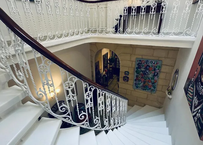 Stylish Boutique Duplex - Near Valletta! - 2 Large Double Bedrooms & Bathrooms