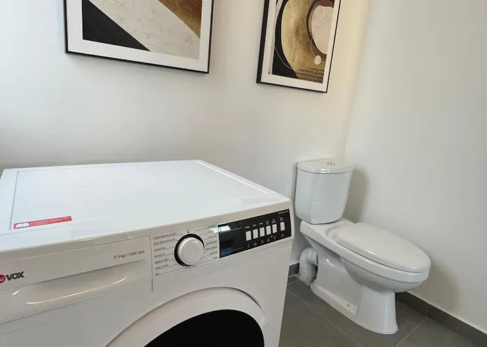 Stylish Boutique Duplex - Near Valletta! - 2 Large Double Bedrooms & Bathrooms דירה *