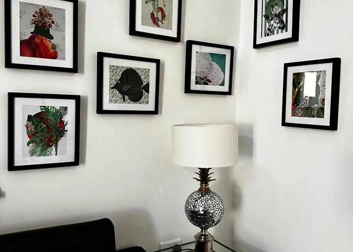 Stylish Boutique Duplex - Near Valletta! - 2 Large Double Bedrooms & Bathrooms *