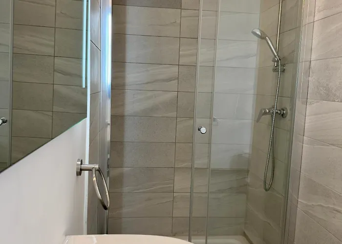 Apartman Stylish Boutique Duplex - Near Valletta! - 2 Large Double Bedrooms & Bathrooms *