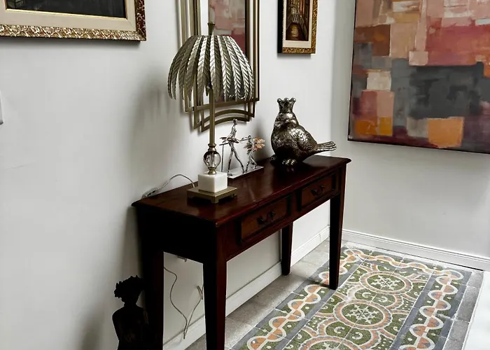 Stylish Boutique Duplex - Near Valletta! - 2 Large Double Bedrooms & Bathrooms *