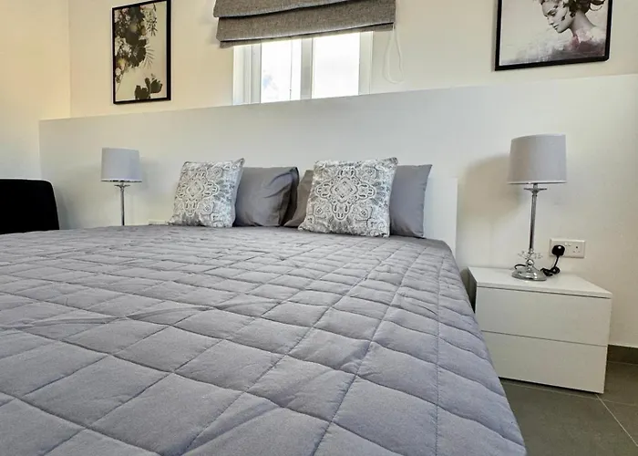 Stylish Boutique Duplex - Near Valletta! - 2 Large Double Bedrooms & Bathrooms מסידה