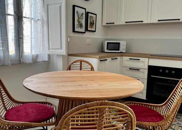 Stylish Boutique Duplex - Near Valletta! - 2 Large Double Bedrooms & Bathrooms