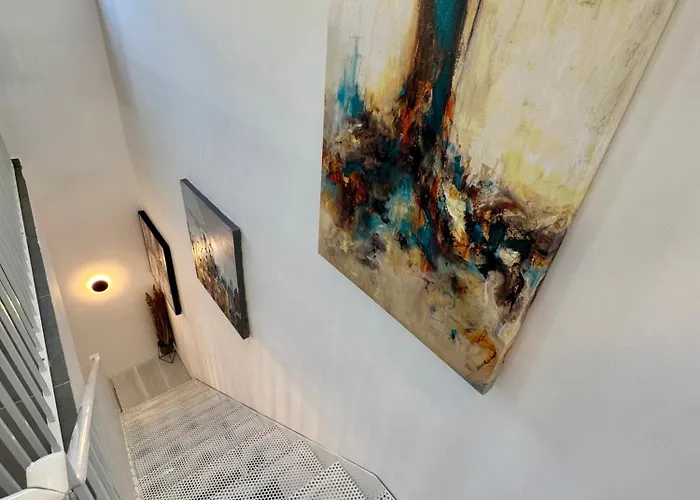 Stylish Boutique Duplex - Near Valletta! - 2 Large Double Bedrooms & Bathrooms *