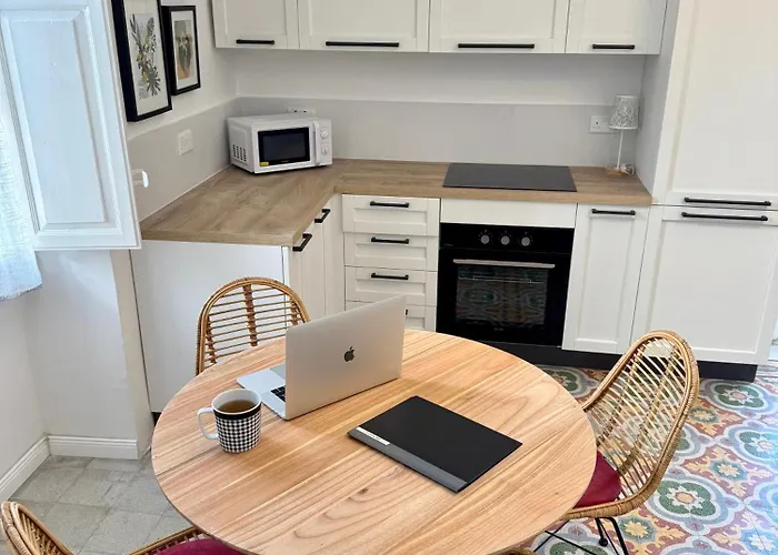 Apartman Stylish Boutique Duplex - Near Valletta! - 2 Large Double Bedrooms & Bathrooms *