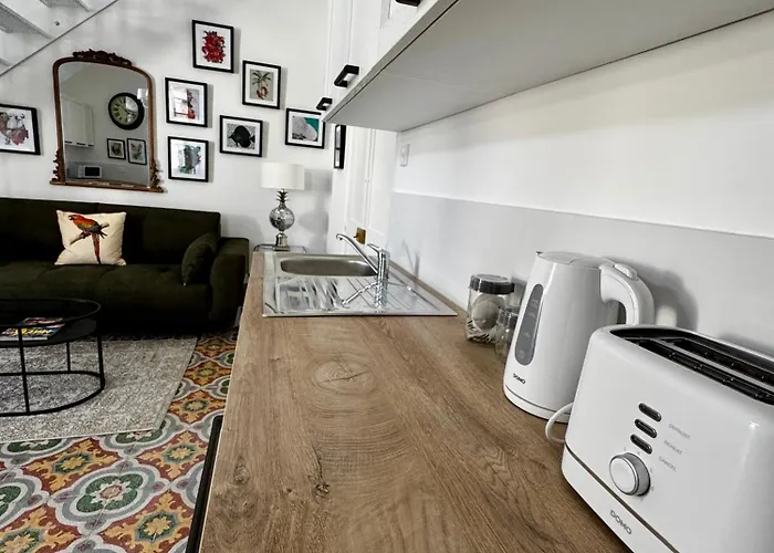 Stylish Boutique Duplex - Near Valletta! - 2 Large Double Bedrooms & Bathrooms *