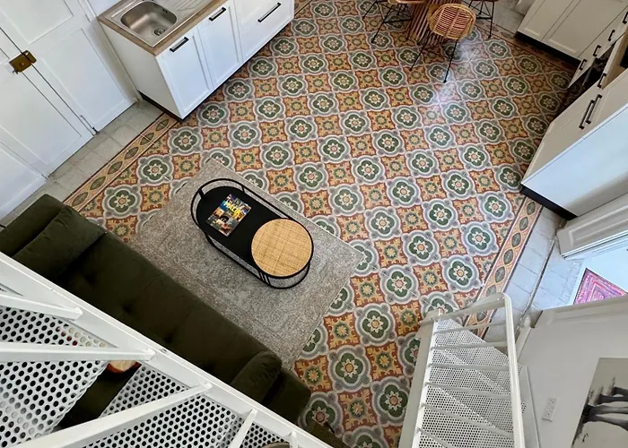 Stylish Boutique Duplex - Near Valletta! - 2 Large Double Bedrooms & Bathrooms