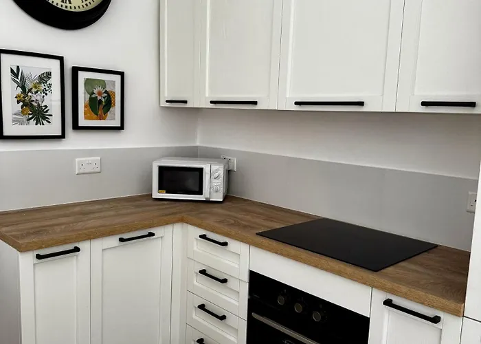 Stylish Boutique Duplex - Near Valletta! - 2 Large Double Bedrooms & Bathrooms *