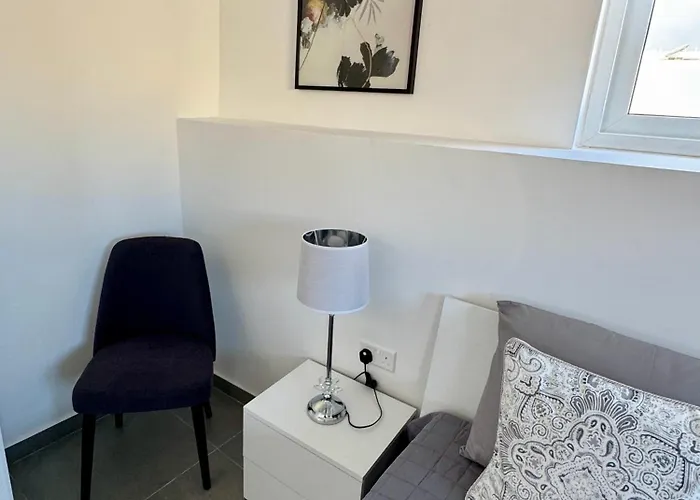 Stylish Boutique Duplex - Near Valletta! - 2 Large Double Bedrooms & Bathrooms