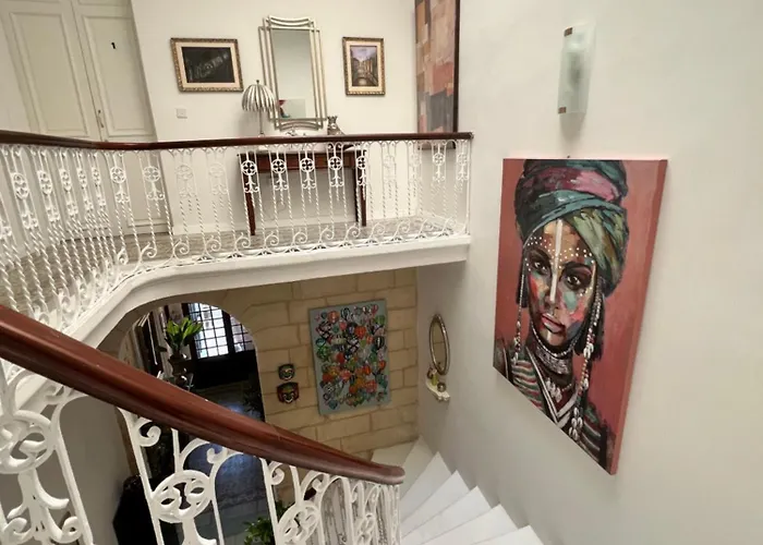 Stylish Boutique Duplex - Near Valletta! - 2 Large Double Bedrooms & Bathrooms *