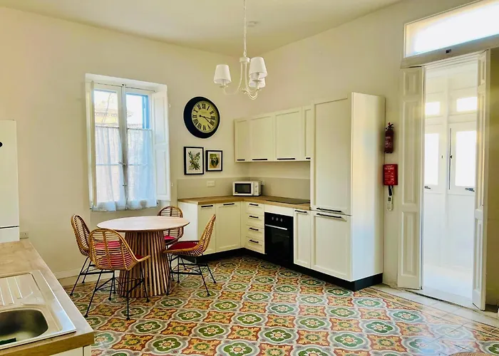 Stylish Boutique Duplex - Near Valletta! - 2 Large Double Bedrooms & Bathrooms Apartman Msida