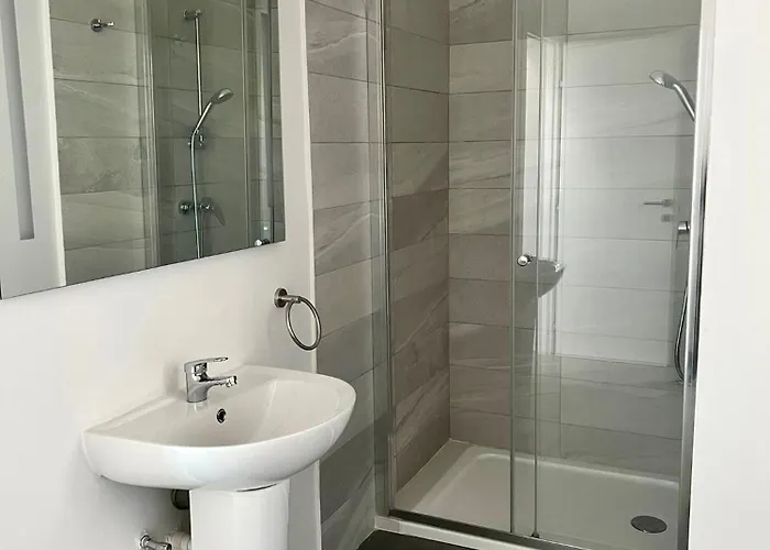 Apartman Stylish Boutique Duplex - Near Valletta! - 2 Large Double Bedrooms & Bathrooms