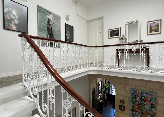 Stylish Boutique Duplex - Near Valletta! - 2 Large Double Bedrooms & Bathrooms 公寓 *