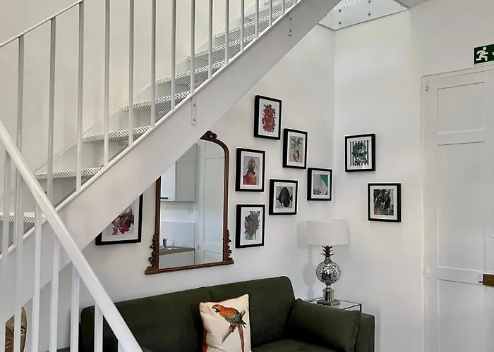 Stylish Boutique Duplex - Near Valletta! - 2 Large Double Bedrooms & Bathrooms Apartman *